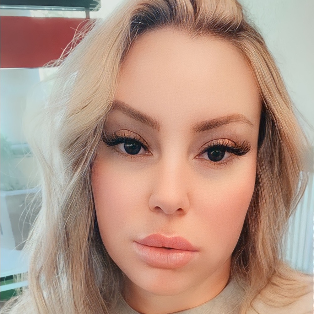 Meet your Posher, Angelina